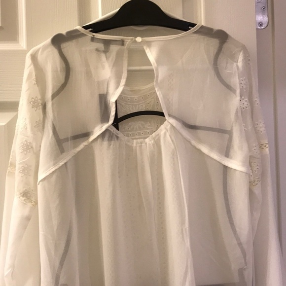 ๐ Romeo โ Juliet Couture White Embroidered Blouse - Picture 6 of 6